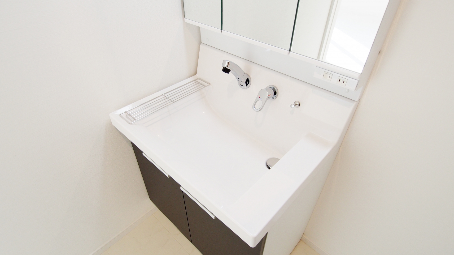 独立洗面台コーティングの施工イメージ