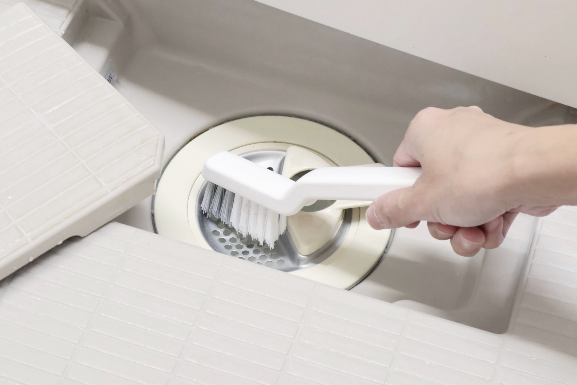 お風呂場の水垢・カビのイメージ